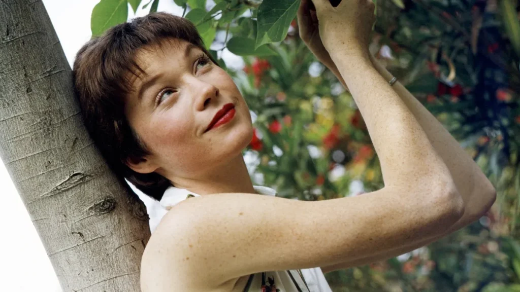 Photo of Shirley MacLaine when she was young.